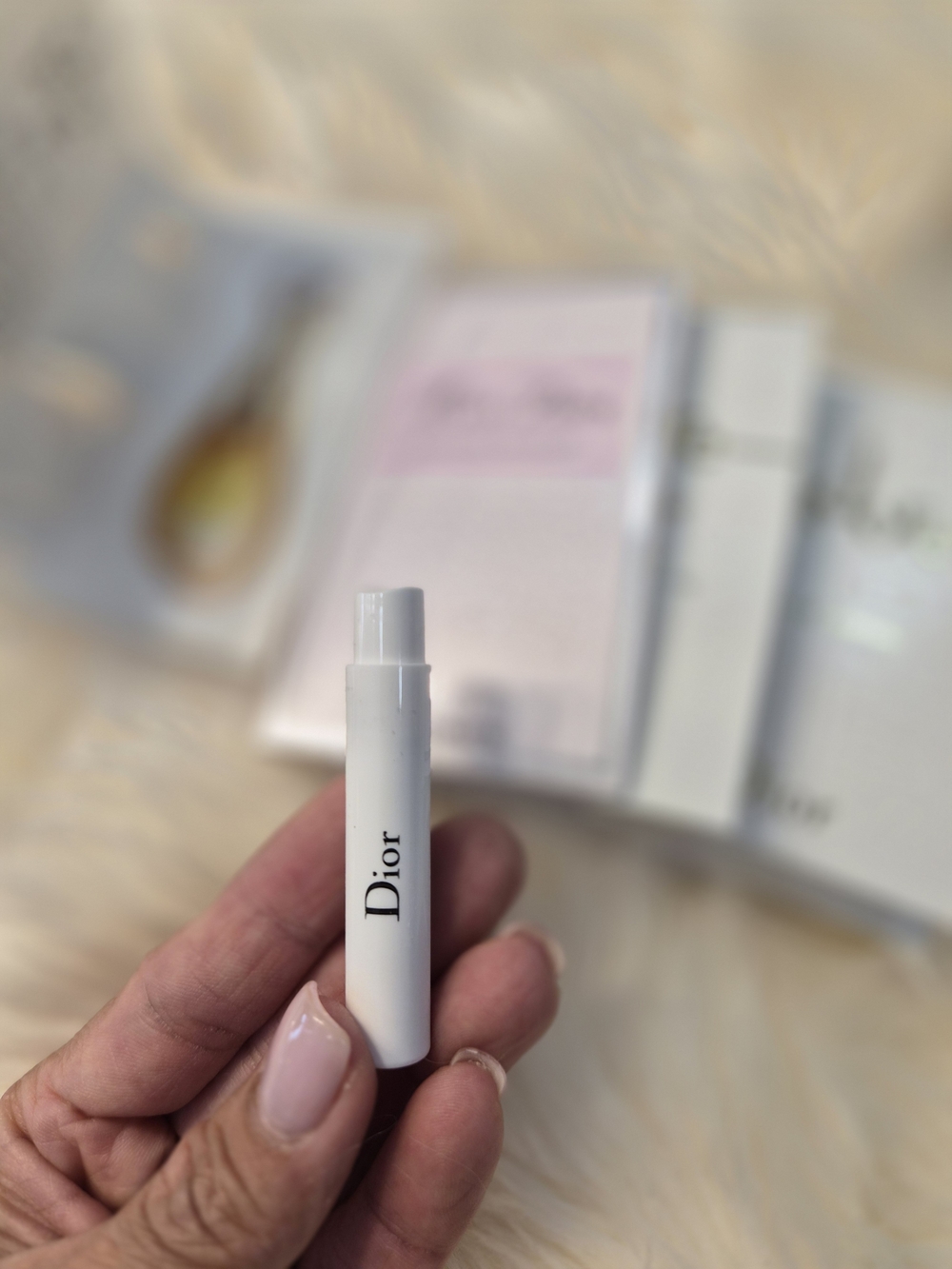Dior J'adore Perfume Sample Set - White & Gold - Picture 6 of 7